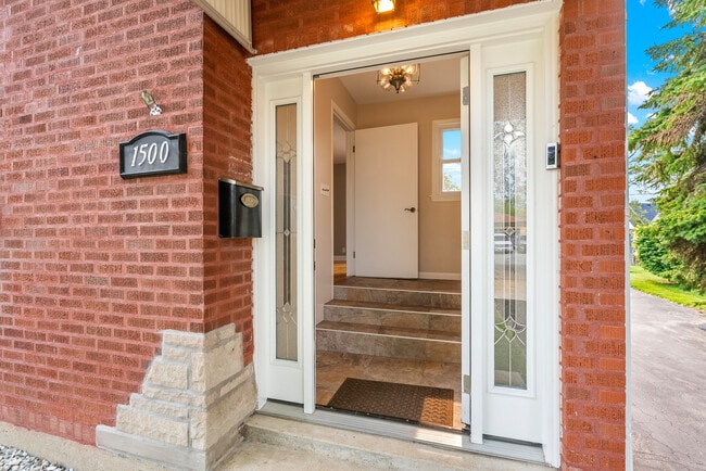 Building Photo - 1500 Mandel Ave