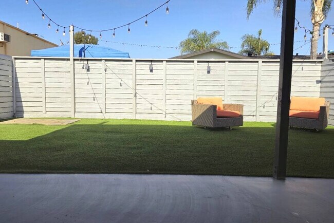 Building Photo - 1063-67 Gillespie Dr