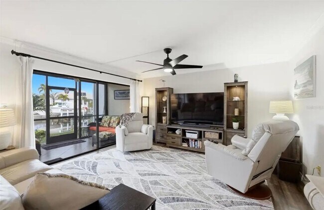 Building Photo - Waterfront Townhome in Punta Gorda
