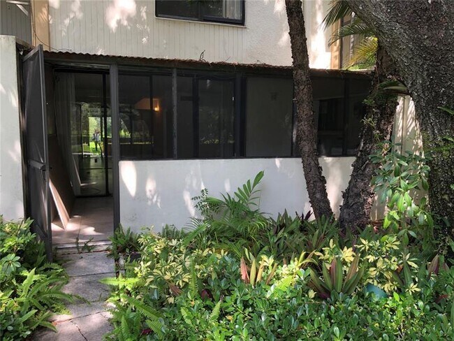 Building Photo - 20350 W Country Club Dr