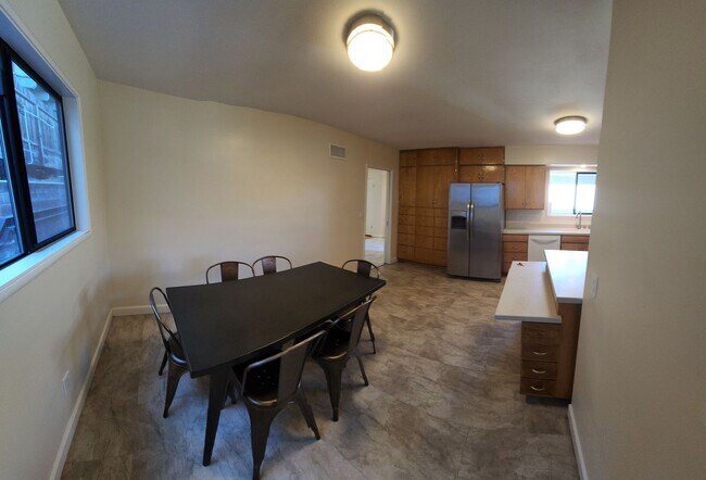 Building Photo - 5 Bedroom 3 bathroom in close proximity to POLY CAMPUS!