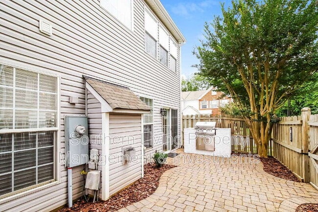 Building Photo - 8803 Ormeau Dr
