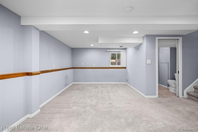 Building Photo - 348 Decca Dr