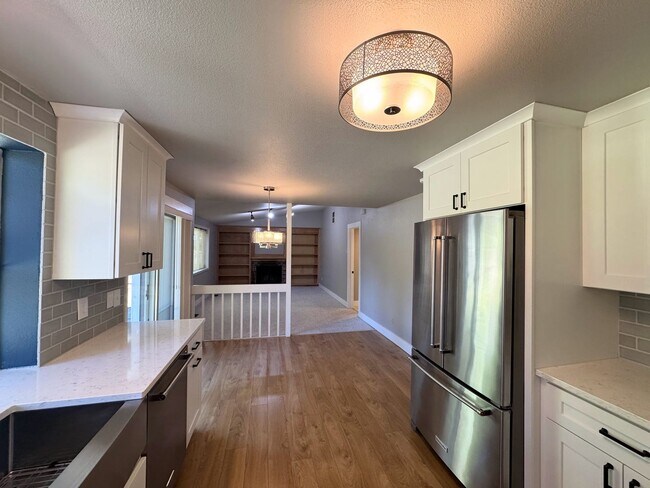 Building Photo - Charming 3-Bedroom Home in Desirable Gem H...