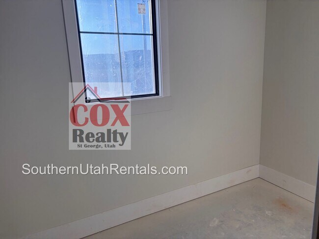 Building Photo - Gorgeous Washington Fields Home with 6 bed...