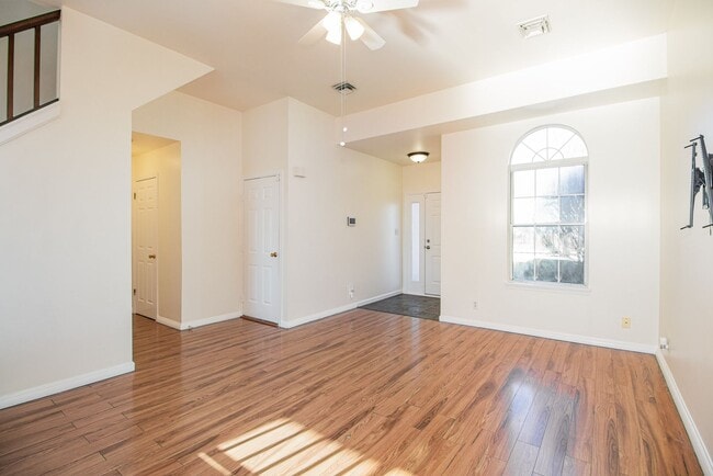 Building Photo - 6280 Spring Knoll Dr