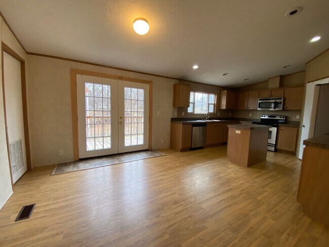 Building Photo - Great location on Monkey Island at Grand Lake!