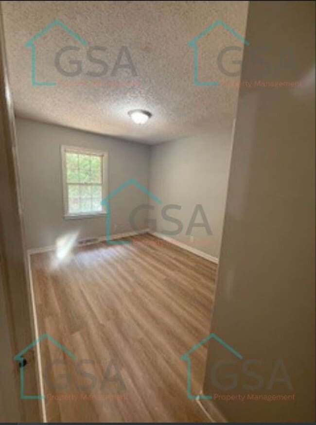 Building Photo - 3 Bedroom 1.5 Bath!
