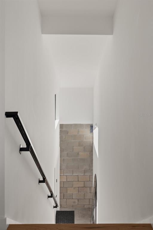 Building Photo - 870 Carver St