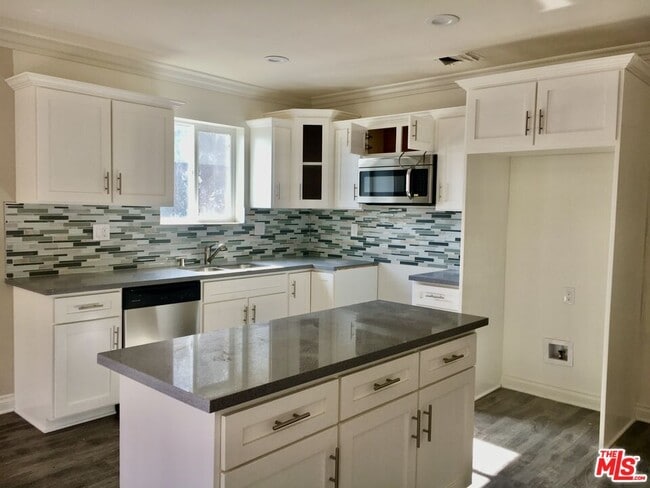 Building Photo - 2702 W Bellevue Ave