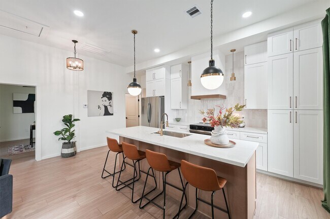 Building Photo - 4027 Ave N Ursuline St