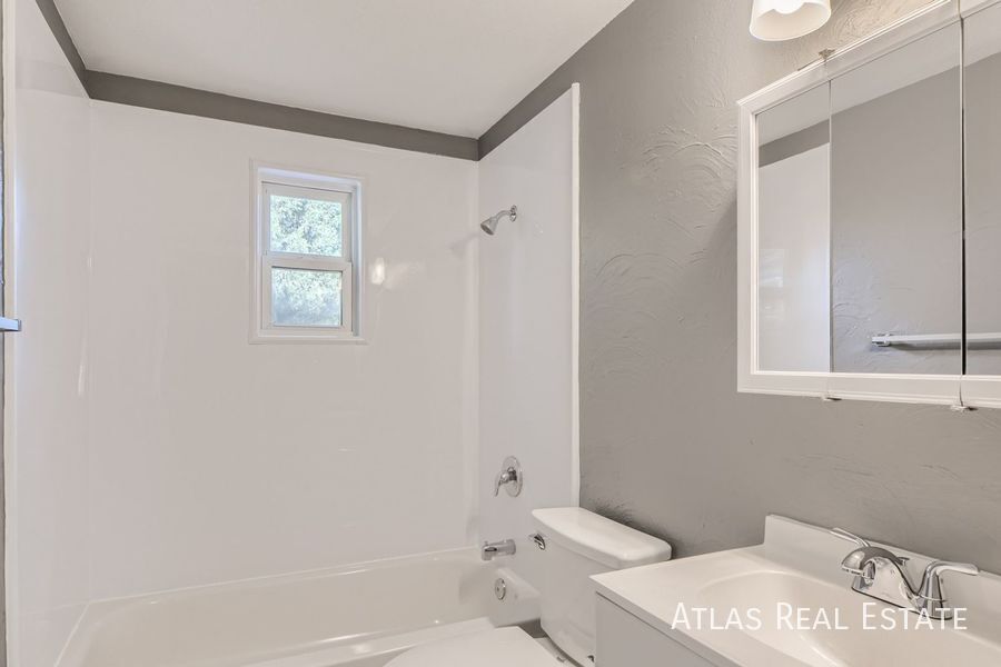 Building Photo - 1690 Monterey Way