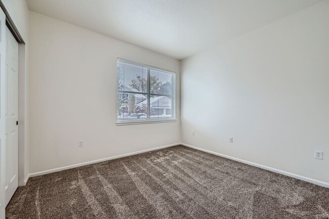 Building Photo - Bright & Cozy 2BD/2BA Townhome in Meadowview neighborhood!