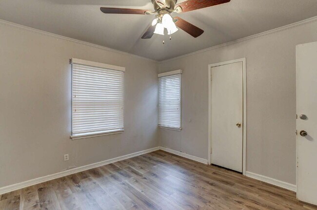 Building Photo - MOVE IN SPECIAL: FIRST FULL MONTH FREE