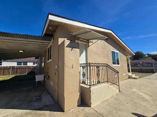Building Photo - 3 Bed Home + Studio with Large Yard & Ample Parking Near Downtown Vista