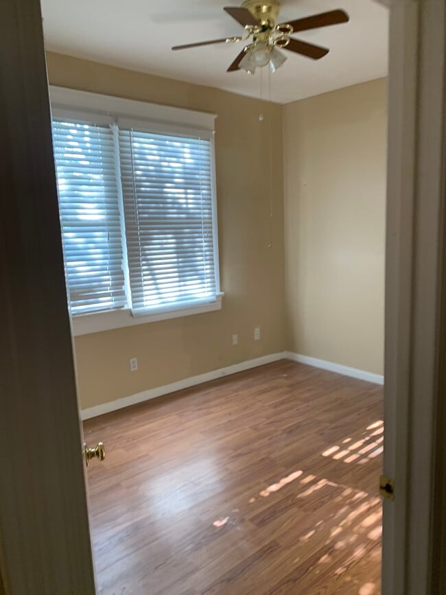 Building Photo - 4533 S Derbigny St