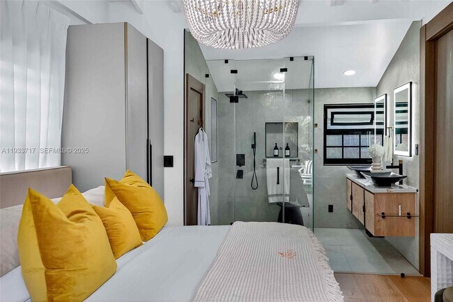 Building Photo - 800 NE 97th St