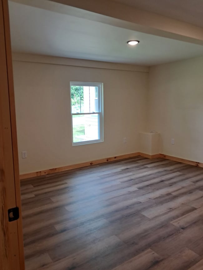 Building Photo - 327 B 327 Sulphur Springs Rd