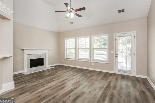 Building Photo - 4818 Clove Dr SW