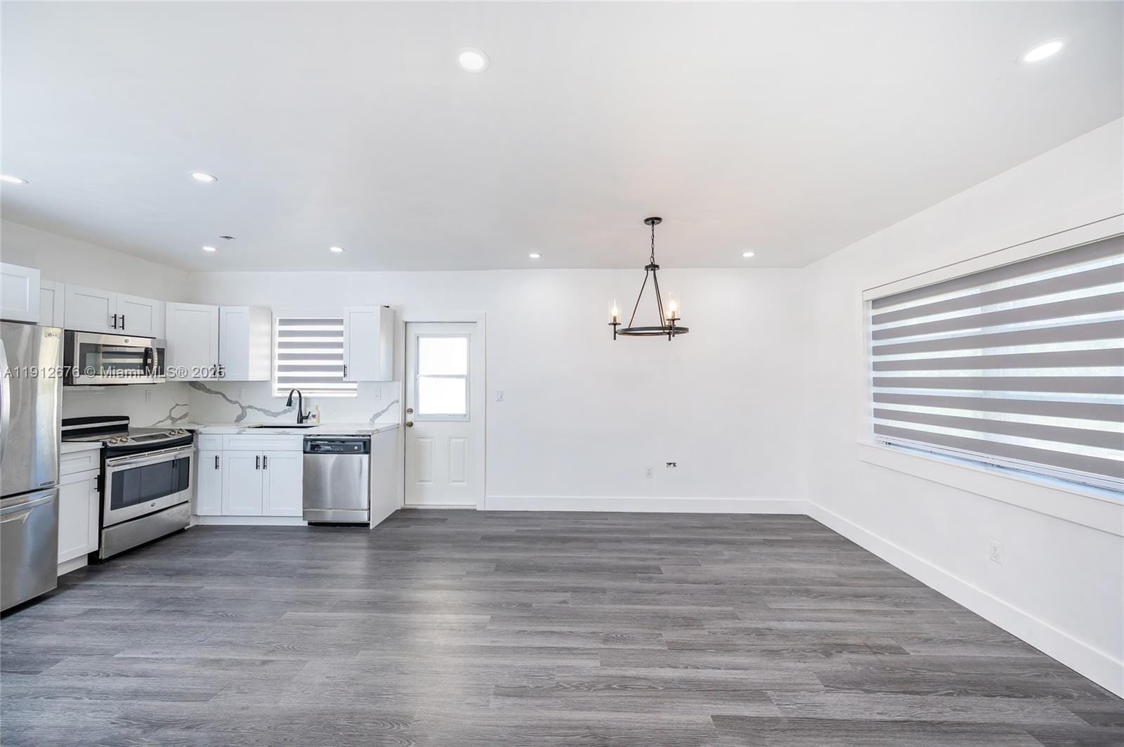 Building Photo - 1706 S Le Jeune Rd