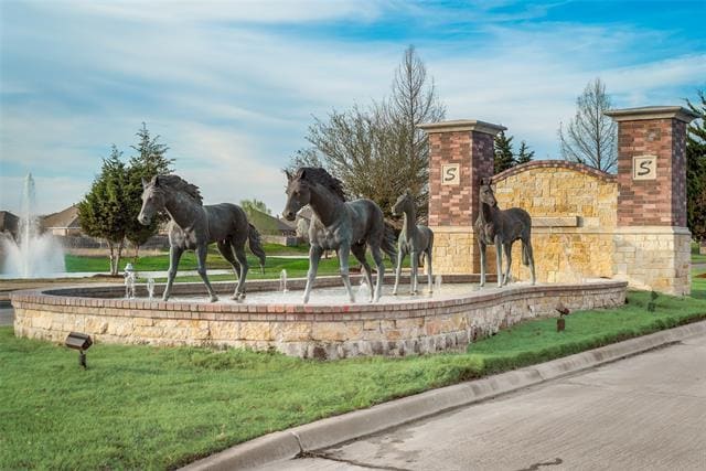 Building Photo - 110 Thoroughbred St