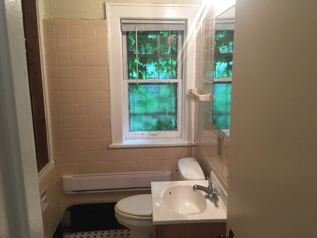 Building Photo - 815 E Locust St