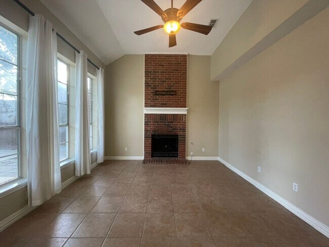Building Photo - 3222 Mapleridge Dr