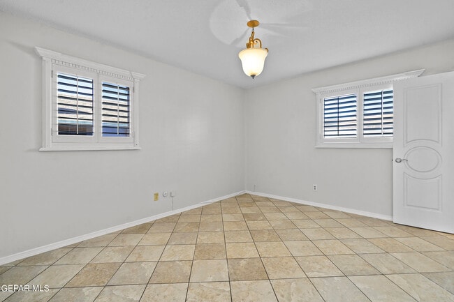 Building Photo - 208 Vista Bonita St