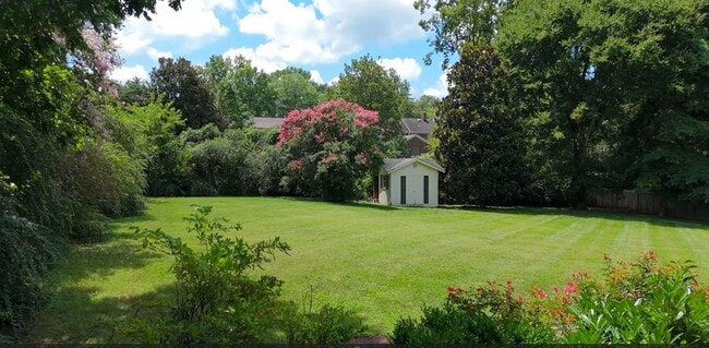 Building Photo - Extremely RARE opportunity in Green Hills