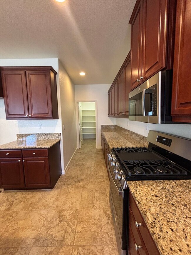 Building Photo - West Roseville Solar! 3 Bedroom, Plus den/...