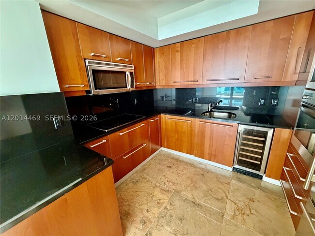 Building Photo - 1331 Brickell Bay Dr