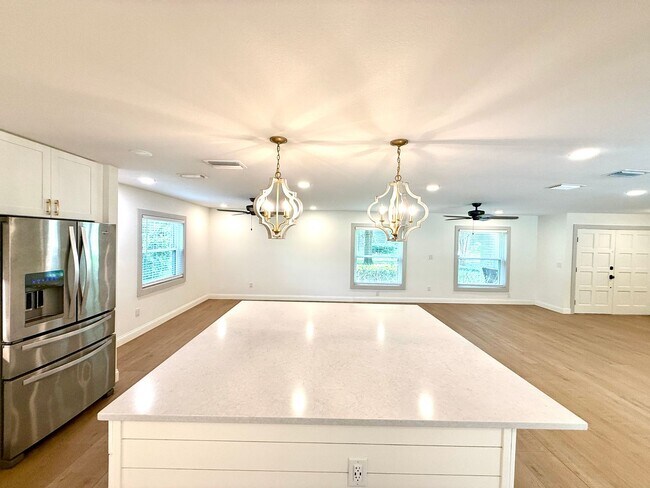 Building Photo - GORGEOUS, COMPLETELY REDONE 3/2 MAITLAND H...