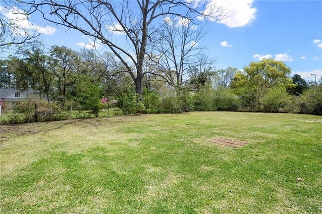 Building Photo - 522 Pine St