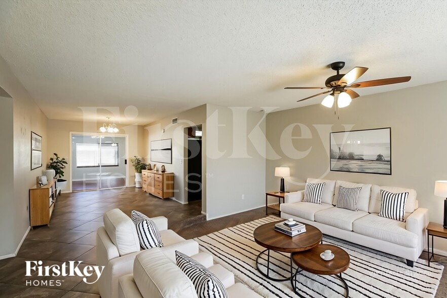 Building Photo - 4656 W Townley Ave