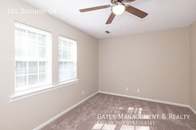 Building Photo - 104 Daphine Dr