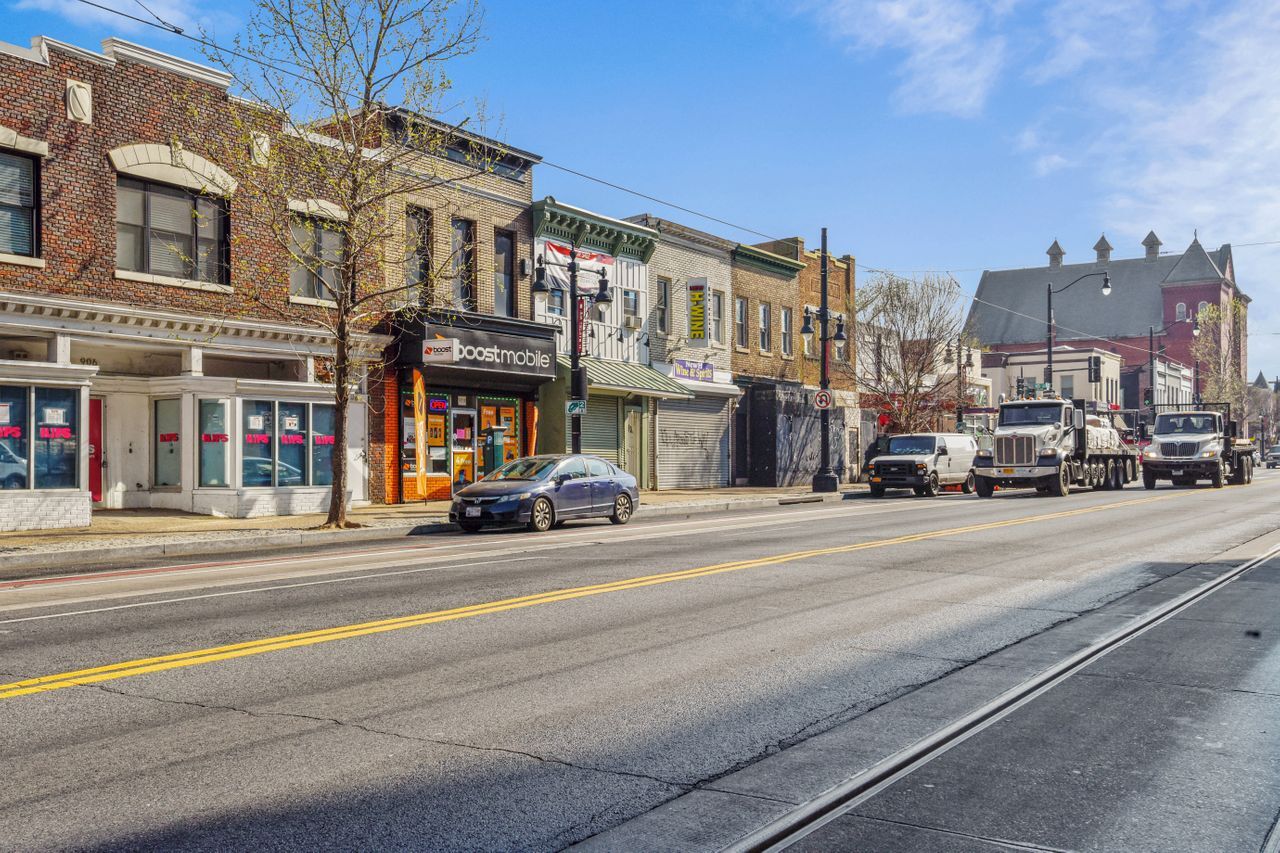 Building Photo - 1110 3rd St NE