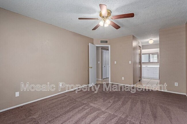 Building Photo - 700 E Mesquite Cir