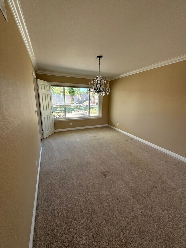 Building Photo - Prime Cul-de-Sac Location with Expansive Backyard