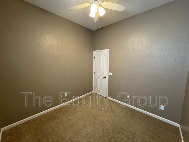 Building Photo - 2511 S Peppertree St