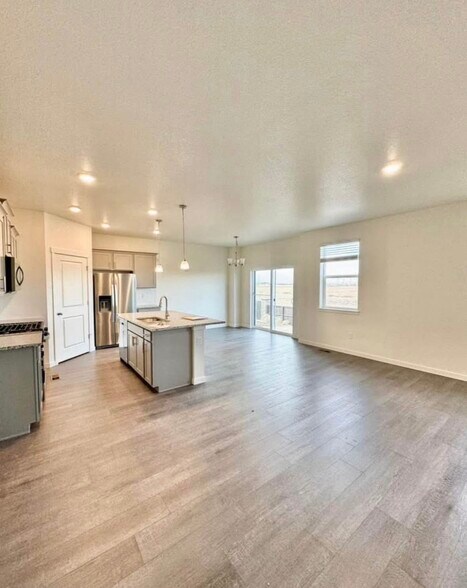 Building Photo - 9911 Cathay St