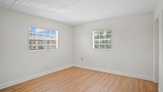 Building Photo - 1100 E Caroline St