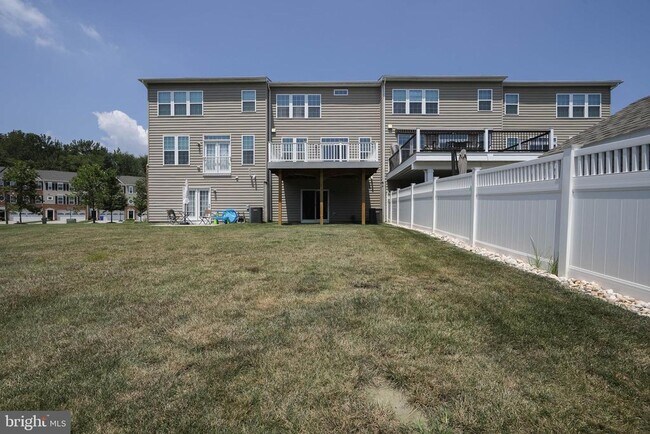 Building Photo - 28 Isabelle Ct