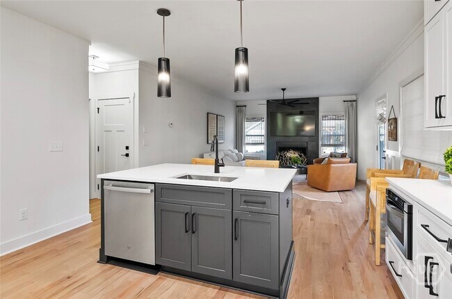 Building Photo - 1060 Cobblestone Ln