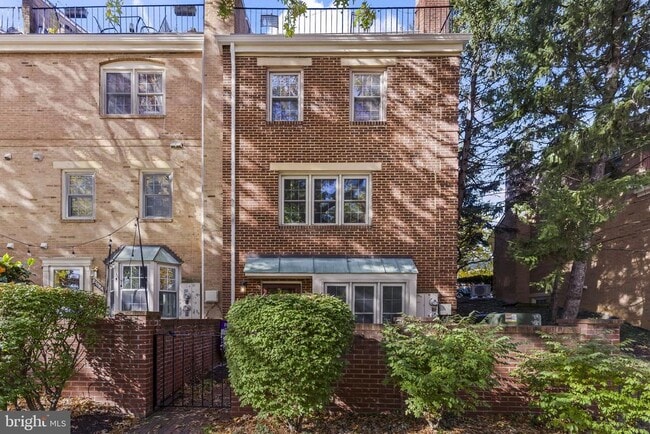 Building Photo - 2506 Fairfax Dr