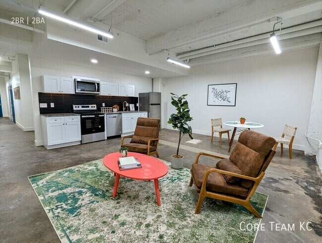 Building Photo - 3100 E Gillham Plaza