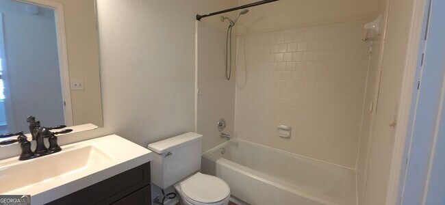 Building Photo - 330 Knoll Ridge Ct