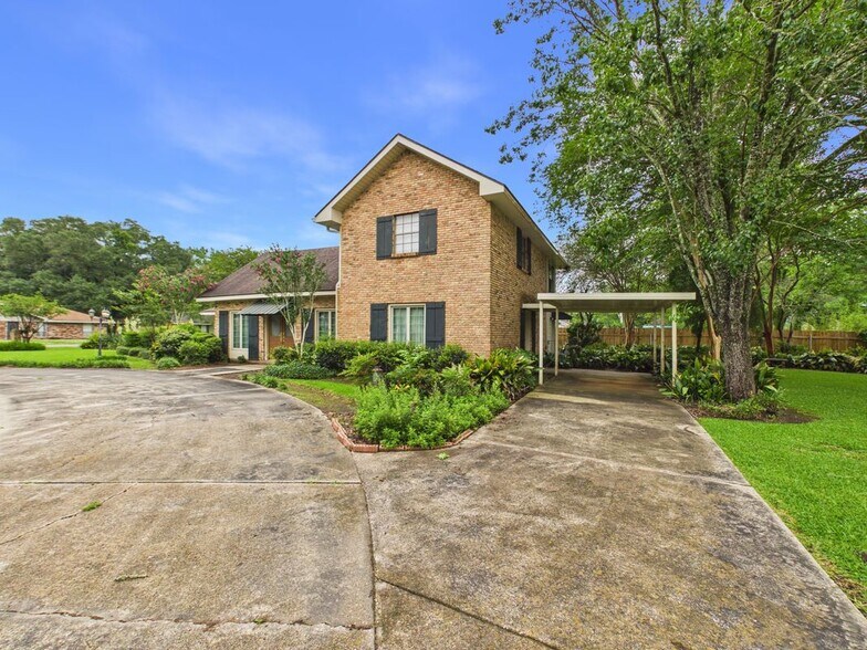 Building Photo - 100 Oak Coulee Dr