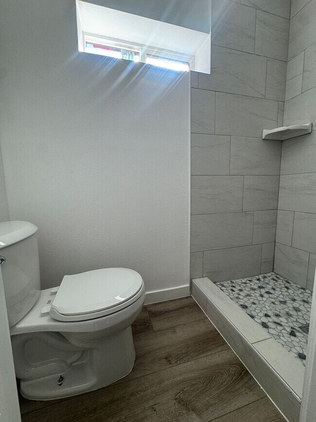 Building Photo - Fully remodeled