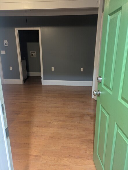 Building Photo - 1576 Ann St