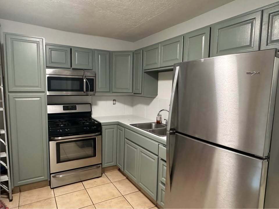 Building Photo - 2843 Grant Ave